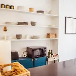Newly Remodeled 2Bed Apt With Elevator - Mobility Lease For Students And Work Only- Minimum 30 Night Stays